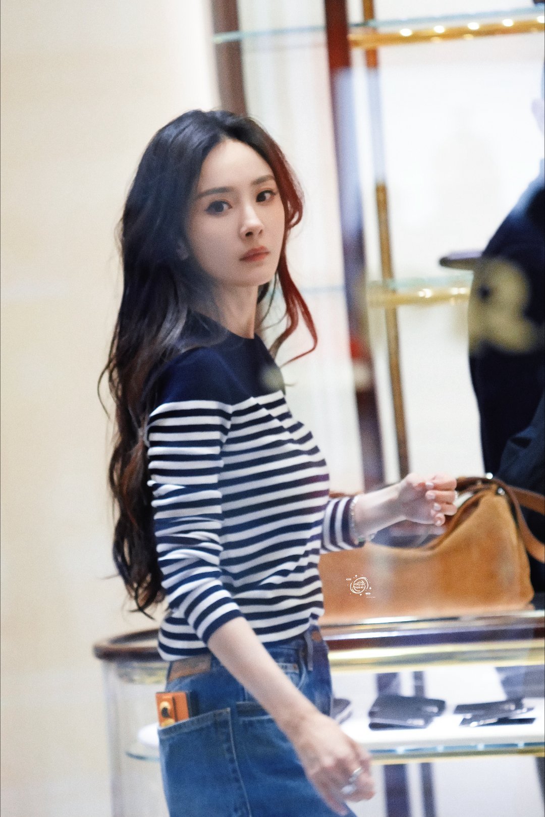 杨幂柳智敏撞衫只想看prada代言人杨幂 