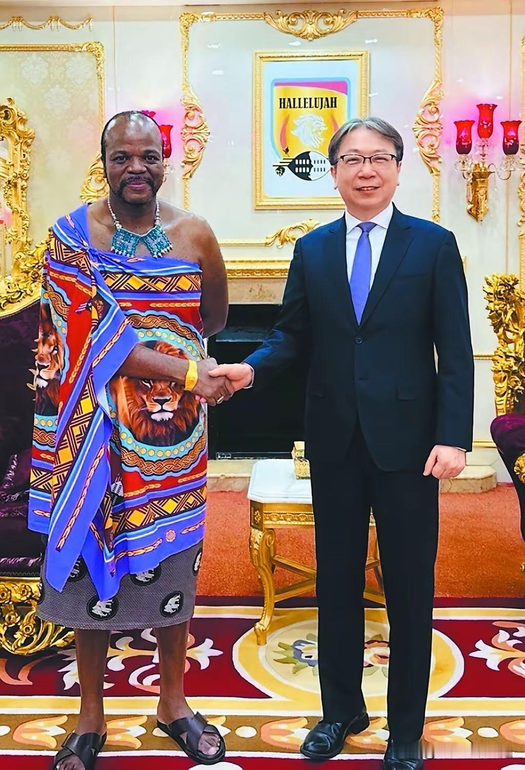 赖清德“飞”不过去了。
1、赖清德原定22号飞往非洲斯威士兰。
2、斯威士兰王国