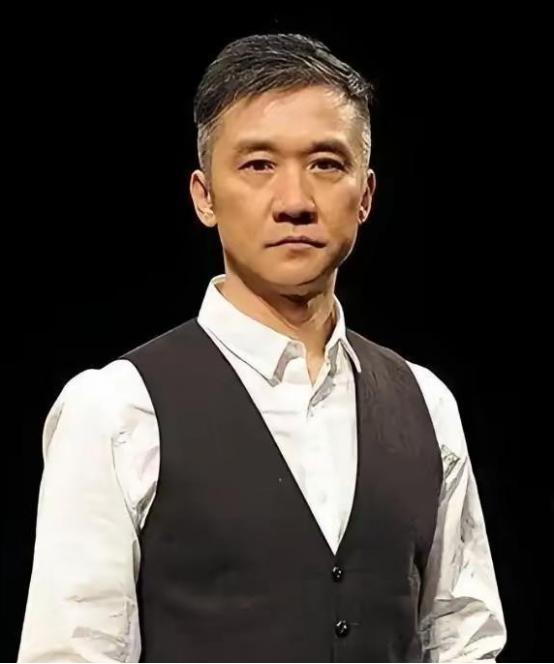 2011年，黄志忠把自己在北京的两套千万房产、200万存款和名下所有车，一把塞给