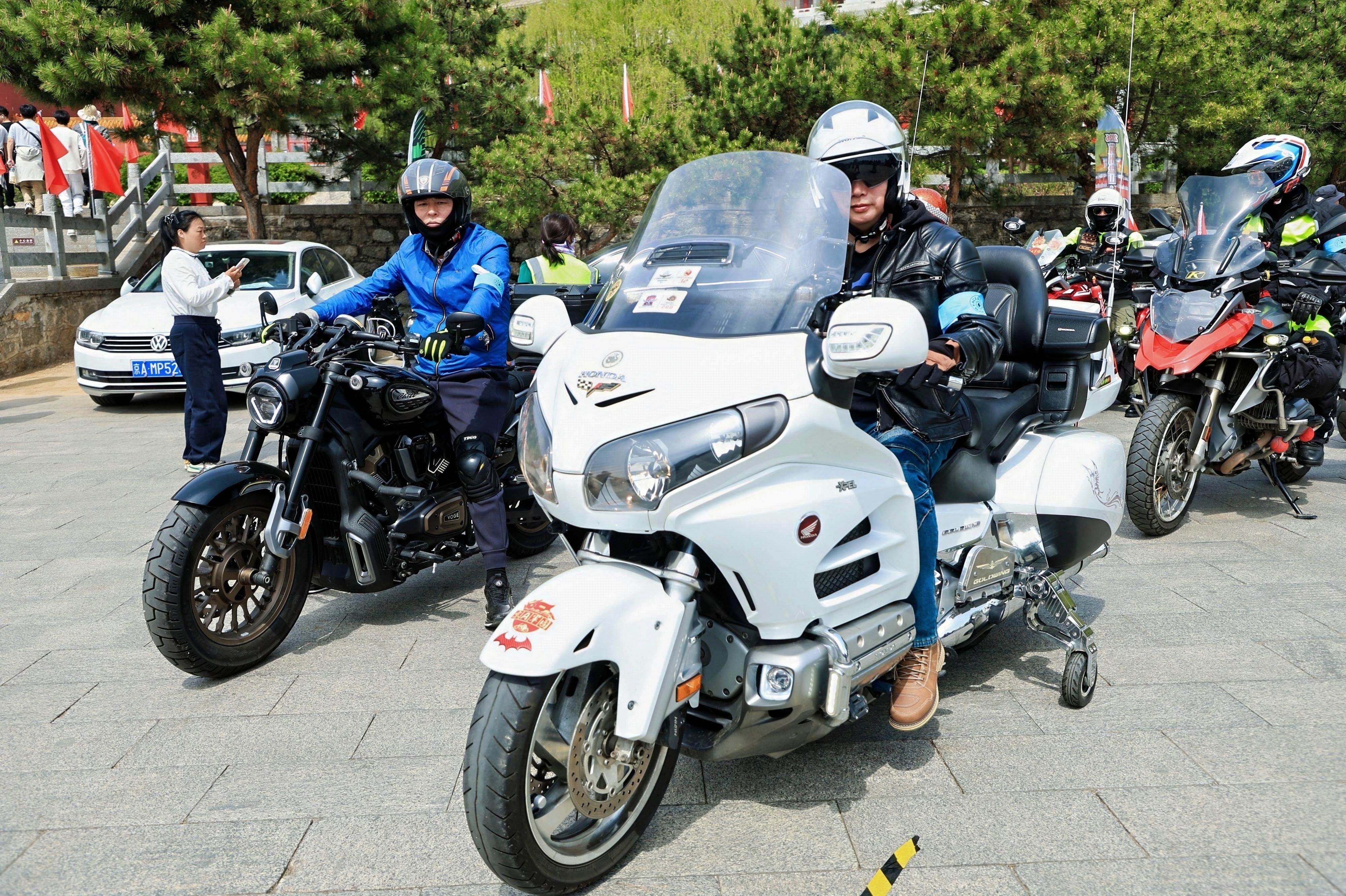 盘山潮车春日集结摩托车车友已经开始集结