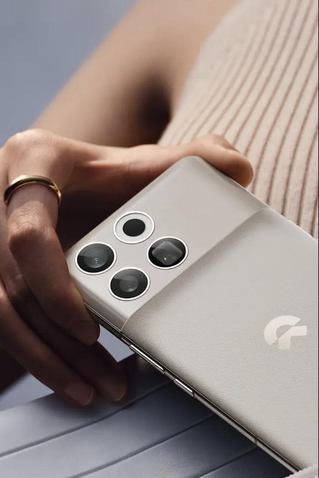 闲聊两句蔚来汽车的NIO Phone！
设计：不好看也不丑，看着有那么一点点眼熟