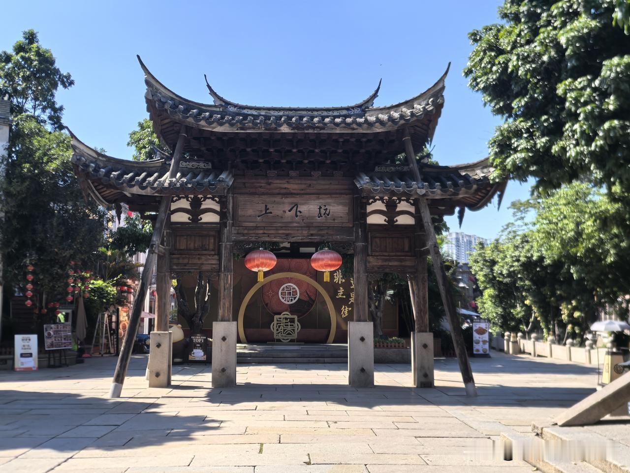 国庆长假最后一天，赶在外地游客逐渐退潮的时候，我们乘地铁来到福州著名的历史文化古