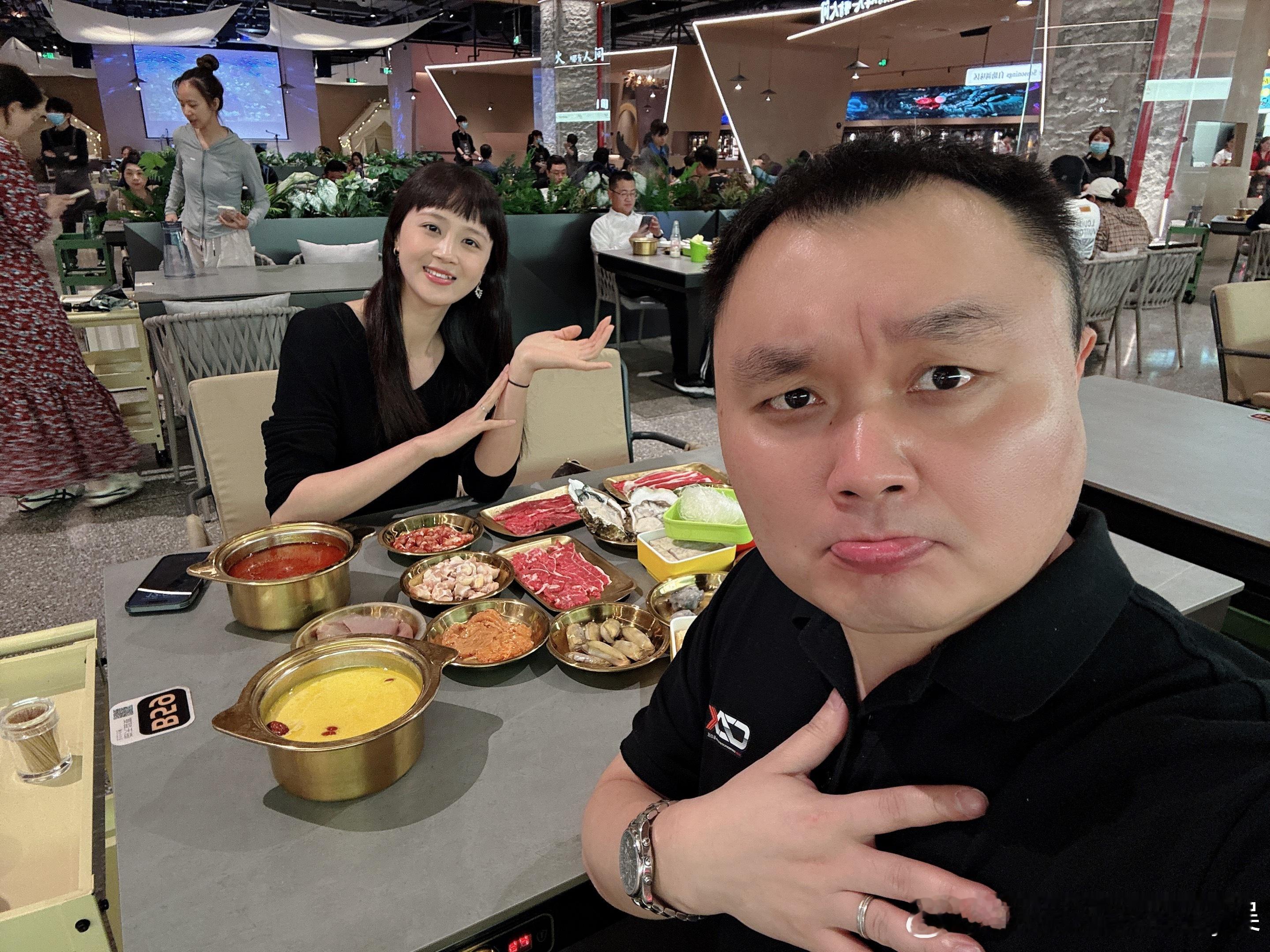 陪老婆午餐[挤眼][挤眼][挤眼]  ​​​