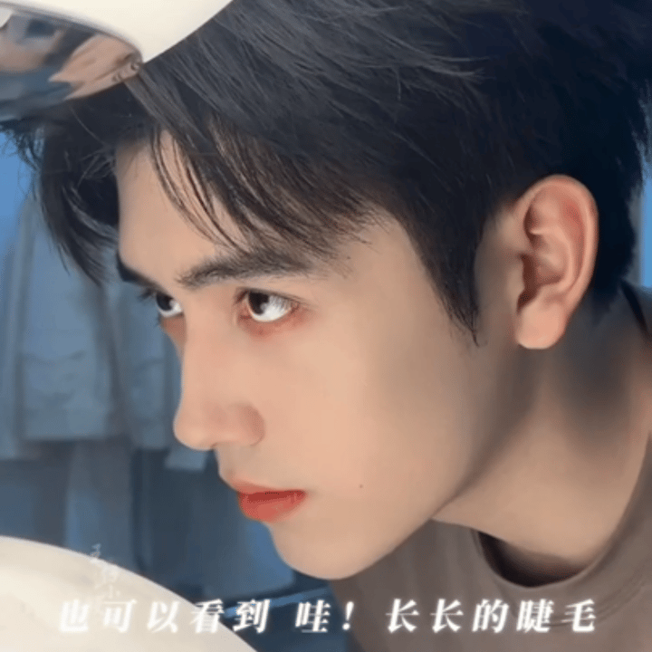 仅用0秒又爱上了陈飞宇纯真年代的爱情 陈飞宇演方穆扬，把那种“表面傻乎乎心里门儿