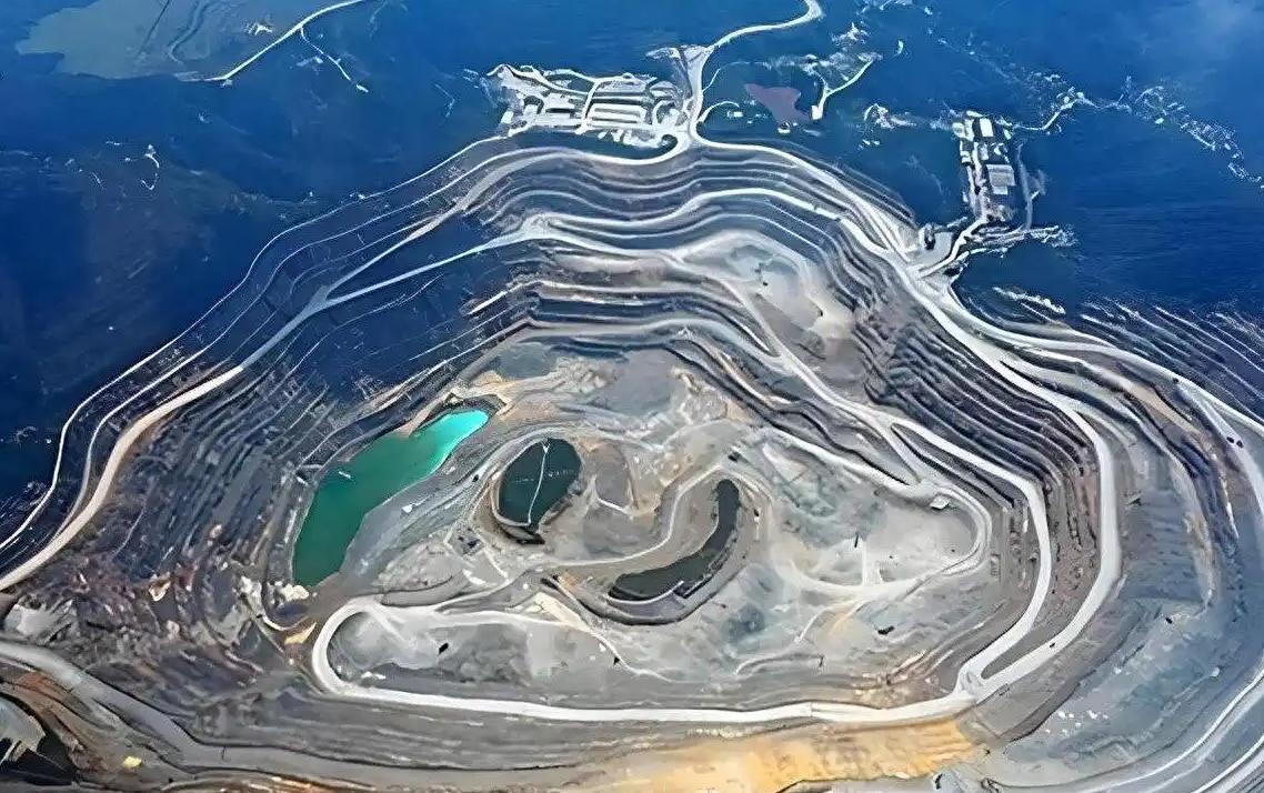 澳大利亚魔幻操作：一边跟着美国搞军演，一边给中国送导弹材料

澳大利亚刚和美国签