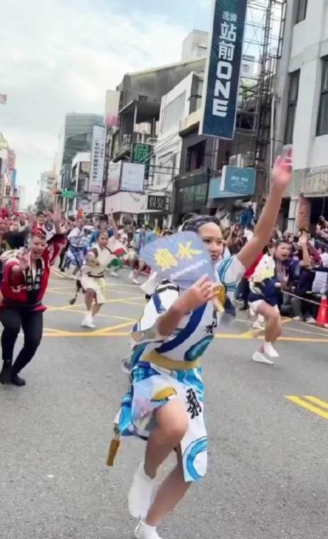 万万没想到，如今岛内出现一种连他们自己都没意识到的风气，岛内已分成两类人，那就是