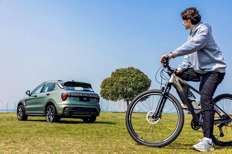 近日，领克汽车官方透露，2024款领克01正式上市，新车新增了趣野绿车漆，并针对