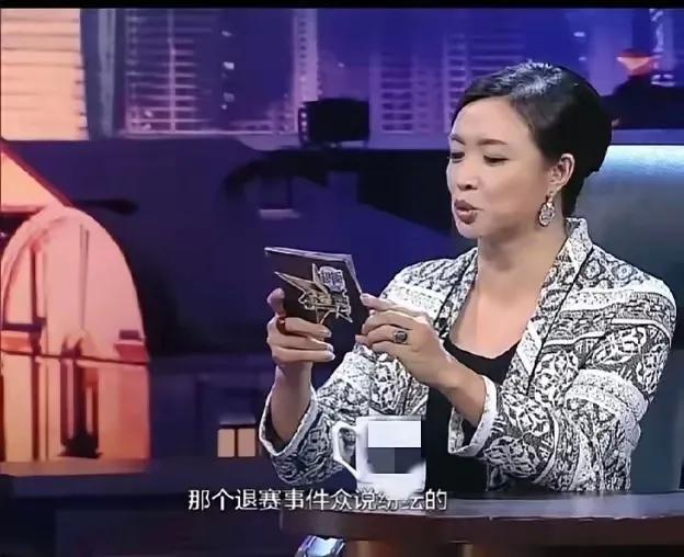 在综艺里，金星问孙楠说:  “孙楠，大家都很好奇几年前你参加《歌手》退赛了，你说