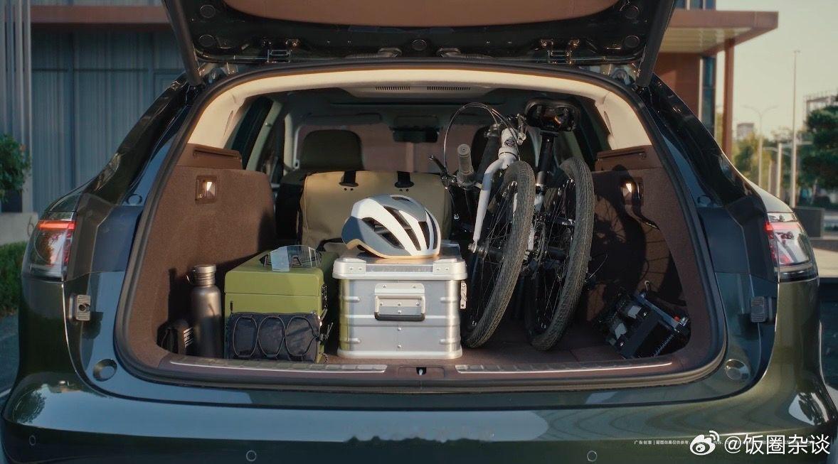 杨幂开享界S9T沈腾开享界S9T享界品牌这次携手两位高国民度演员，谁说旅行车只能