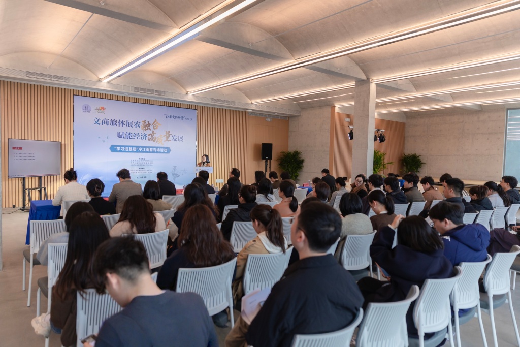 在奉贤冷江雨巷，看见城市老街如何从“焕新”走向“长红”