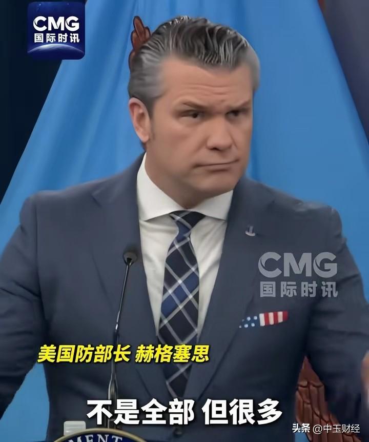 美国战争部长赫格赛斯真是个让人捉摸不透的人物。他平时对外形象西装革履，很难看到穿