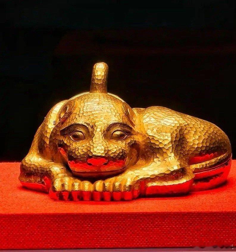 南京博物院金兽说这个是假的就过分了，不起眼的小东西动动手脚还好说，这种镇馆之宝怎