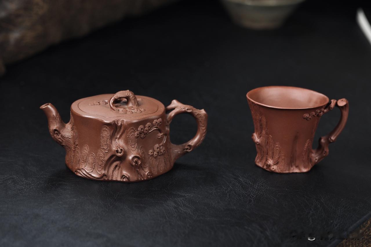 松桩套组｜一壶一杯｜全手工｜实力派严伟作品
原矿底槽清｜容量壶330cc杯180