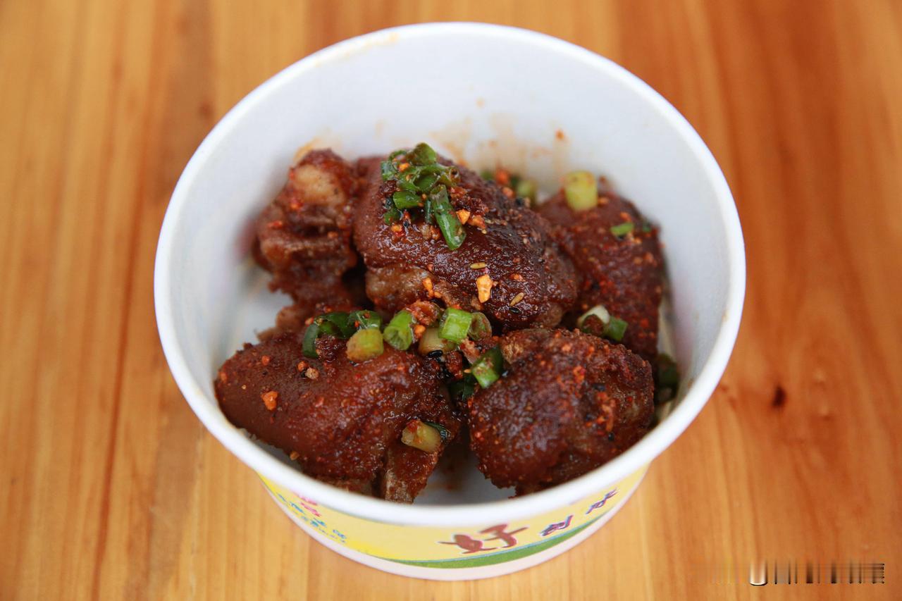 2015年我的路边摊为何卖台湾卤肉饭，因为我知道我从台湾来带着台湾嘴，卖卤肉饭是