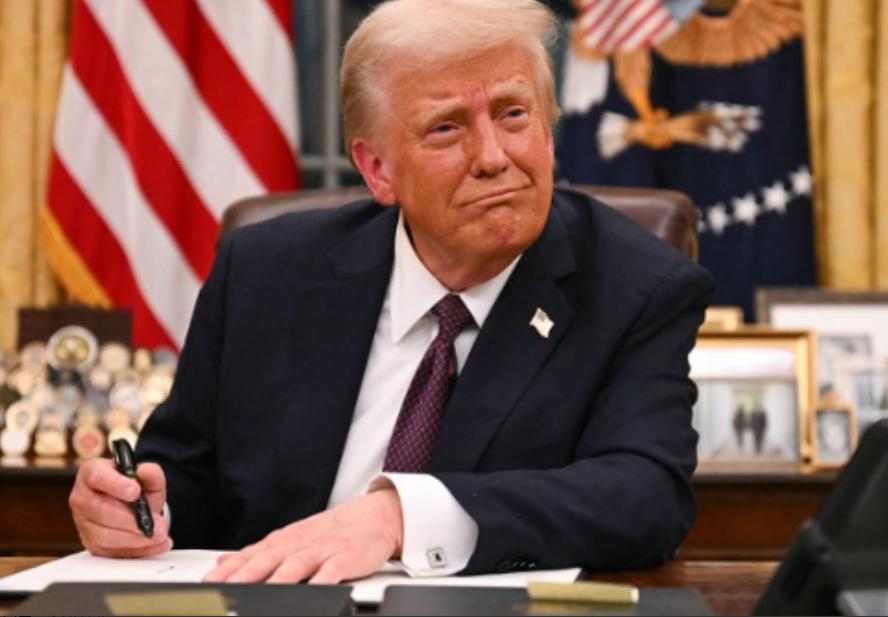 就在刚刚，

特朗普对中国下重手，恶劣程度前所未有。


近期，美国政坛上演了一