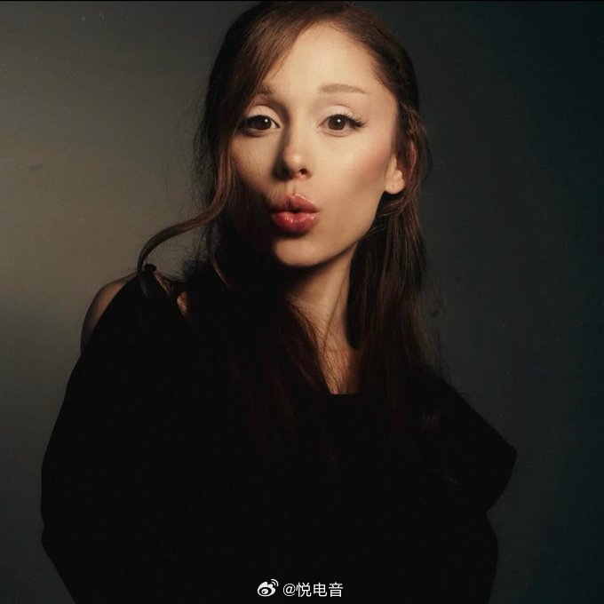 ArianaGrande 【Ariana Grande全球认证销量突破3亿，位列