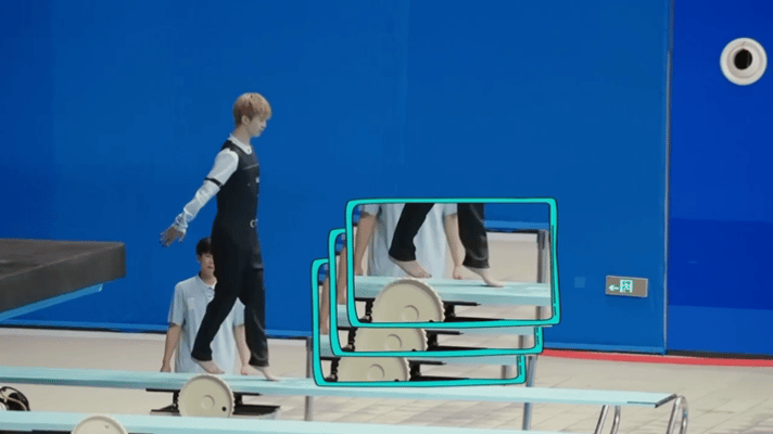 范丞丞跳水都不忘敬礼范丞丞跳水主要拿的是艺术分 范丞丞跳水敬礼，太有画面感了，艺