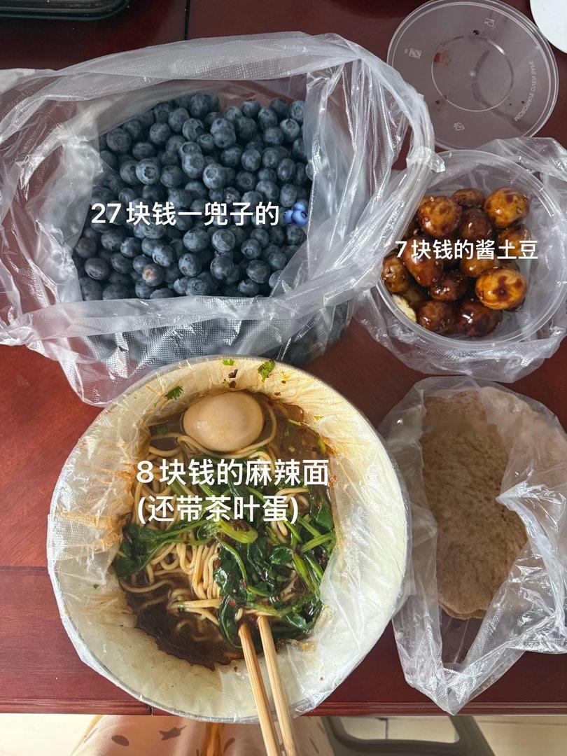 好幸福，10多年没来逛早市了，出去走了那么多地方，原来最适合我的还是东北老家锅出