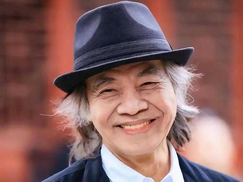 蔡志忠说：
“千万别住大房子，很多人的气运就是
被大房子偷走的。有的人赚了点钱就