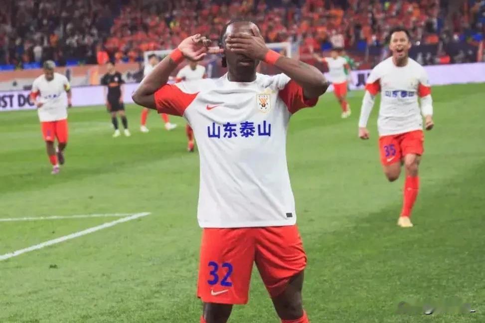 足协明察秋毫，费南多的进球被吹有了明确说法，裁判正确！
  泰山客场对阵青岛海牛
