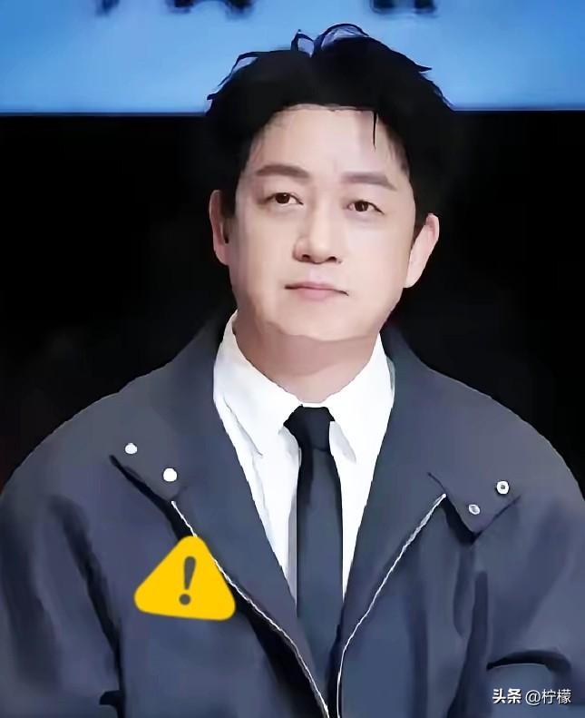 11年没住一起的儿子，
突然拎着行李敲开父亲的门。
17岁的顶顶自己做了主：高三