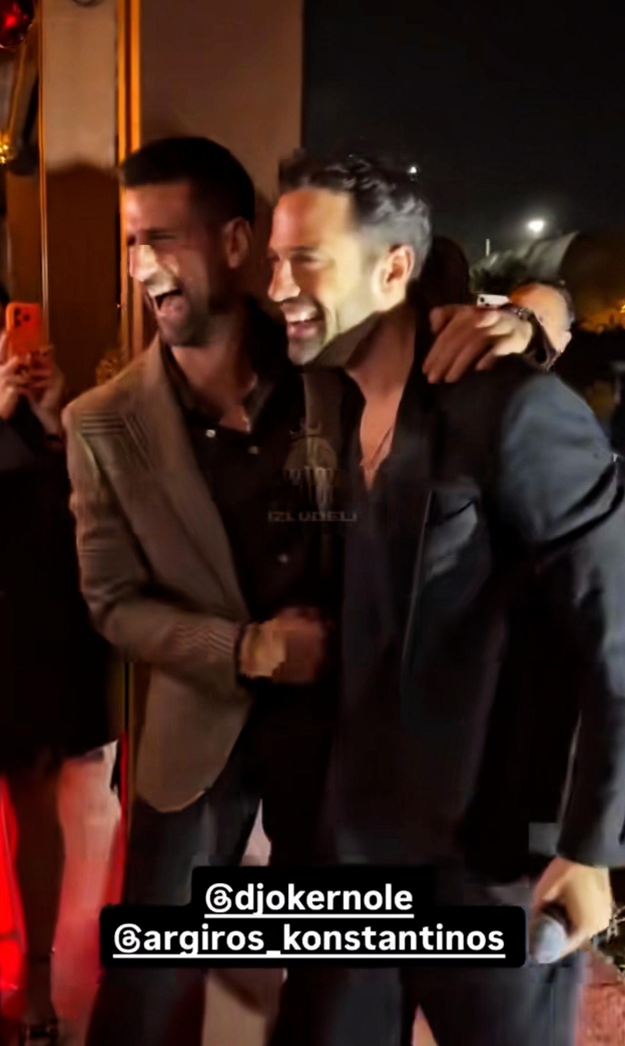 德约科维奇歌舞狂欢，玩得很嗨
         近日，巨头德约科维奇在家人和朋友