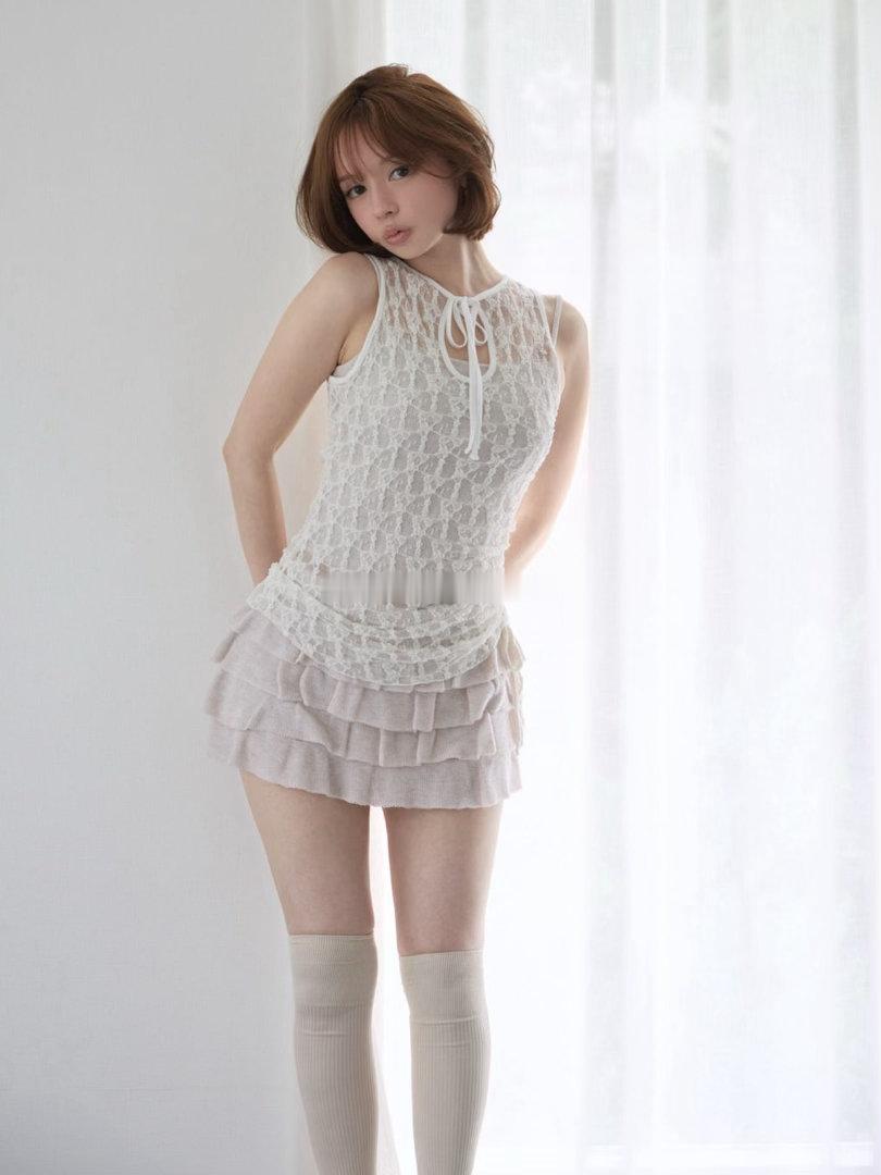 这套有单独的不配套的上衣和裤裙！AM 7月索菲亚蕾丝三件套gw已经售罄.有弹力的