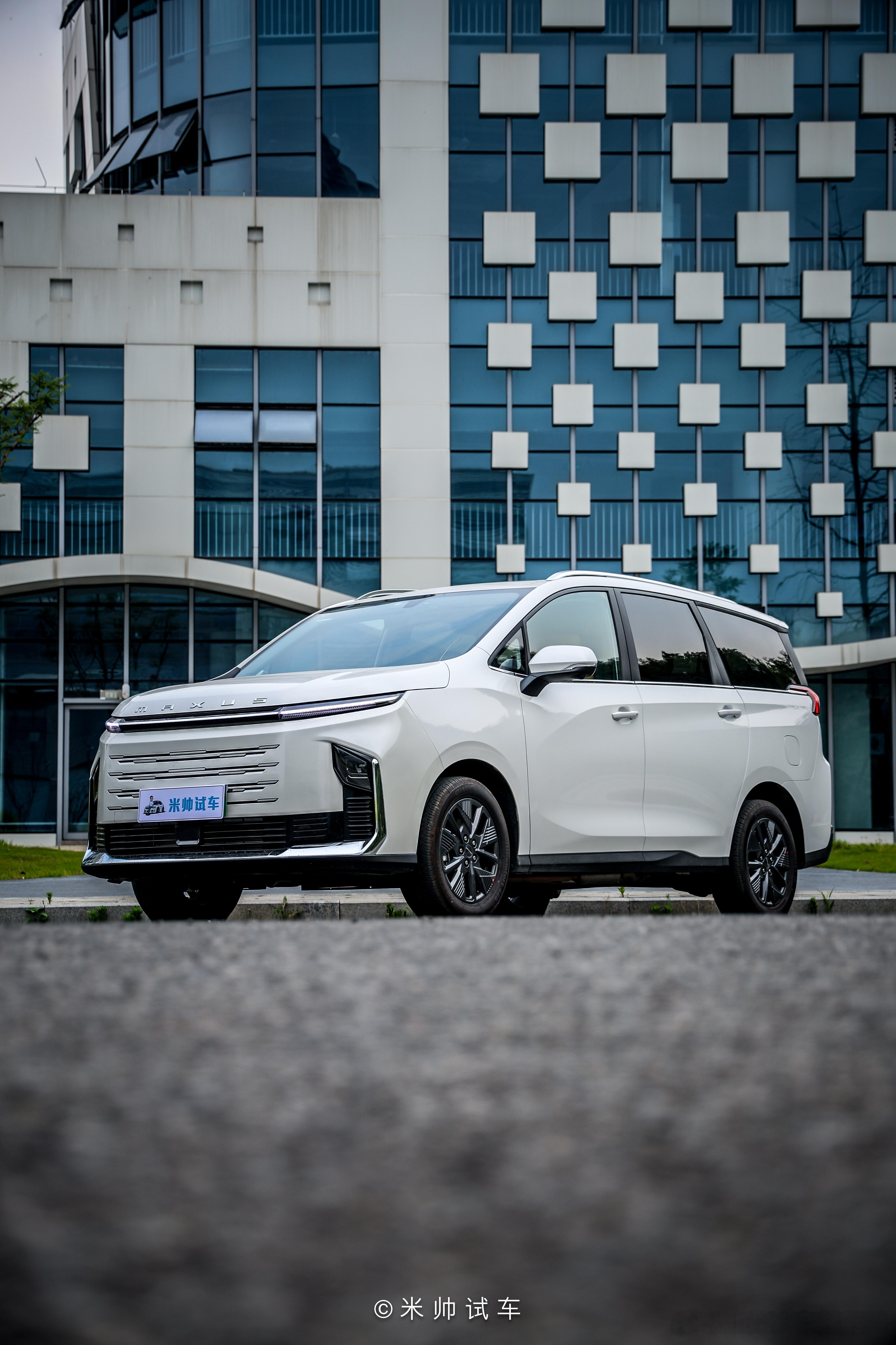 拍完大通G50混动，十万级的混动中型MPV，性价比挺高的。105公里的纯电续航里
