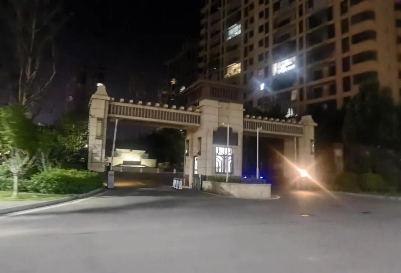网友向响水网反映，响水县陈港灌江绿洲小区物业整治仅做表面功夫，此前曝光的各类管理