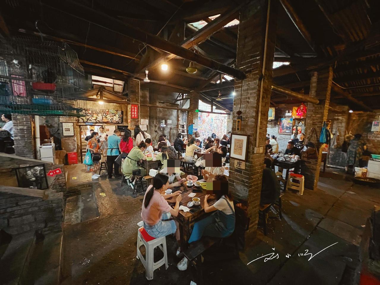 重庆著名的“网红茶馆”，太多游客去打卡，几乎已经见不到本地人？

大家都知道，在