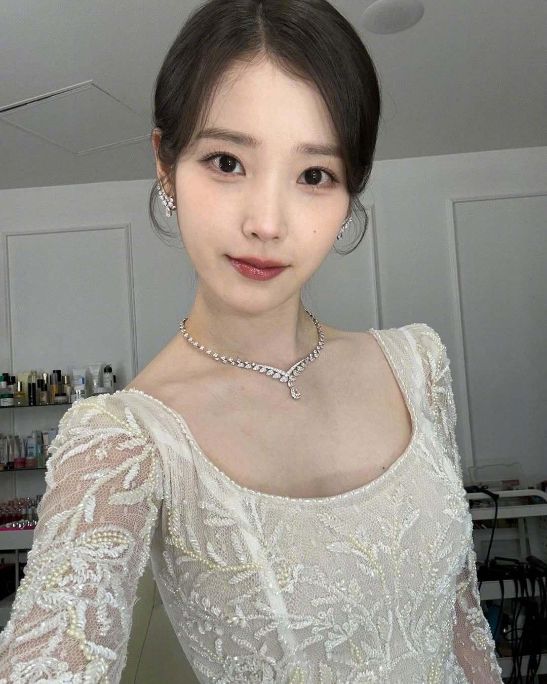 【Theqoo】IU Ins更新，我速速化身美图收割机~IU[超话] ​​​