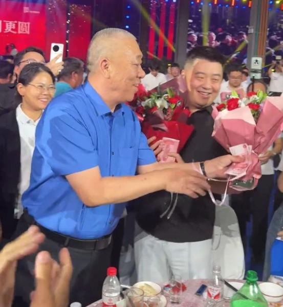 别惦记进崔培军的公司了，不是招人门槛高，是根本没人愿意走。不打卡不考勤，有事打个