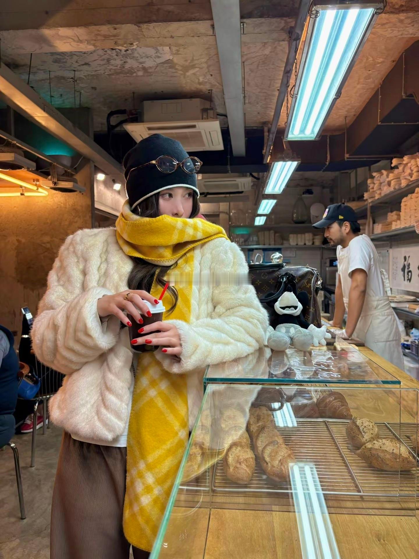 赵露思的那部剧还挺好看的哈哈哈哈 终于有电视剧看了 天天看小短剧很久没看过电视剧