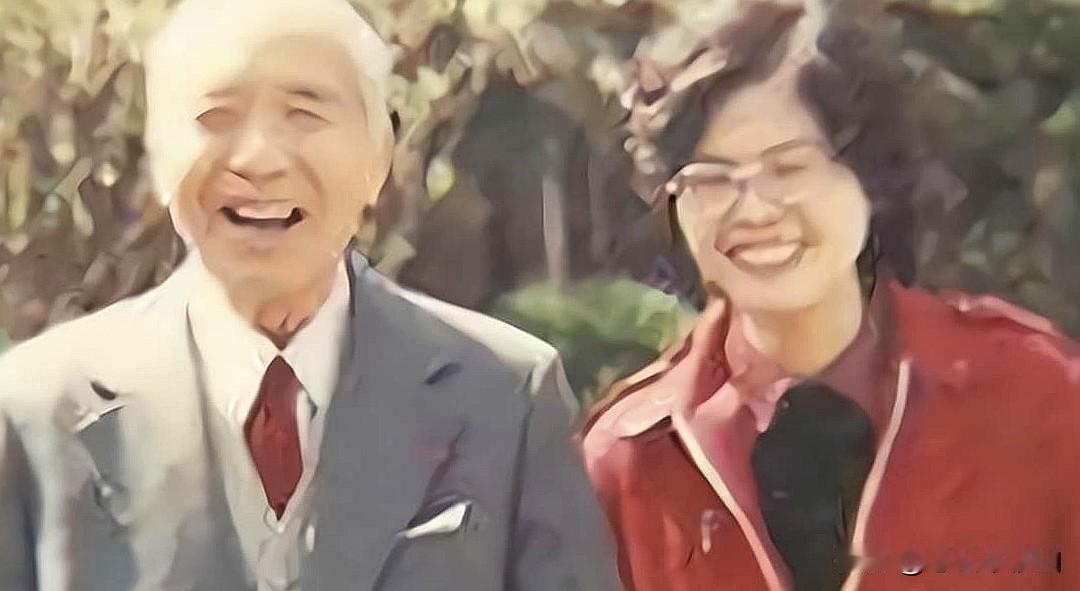 相差63岁的婚姻轰动上海

       著名内分泌专家邝安堃85岁时，聘请23