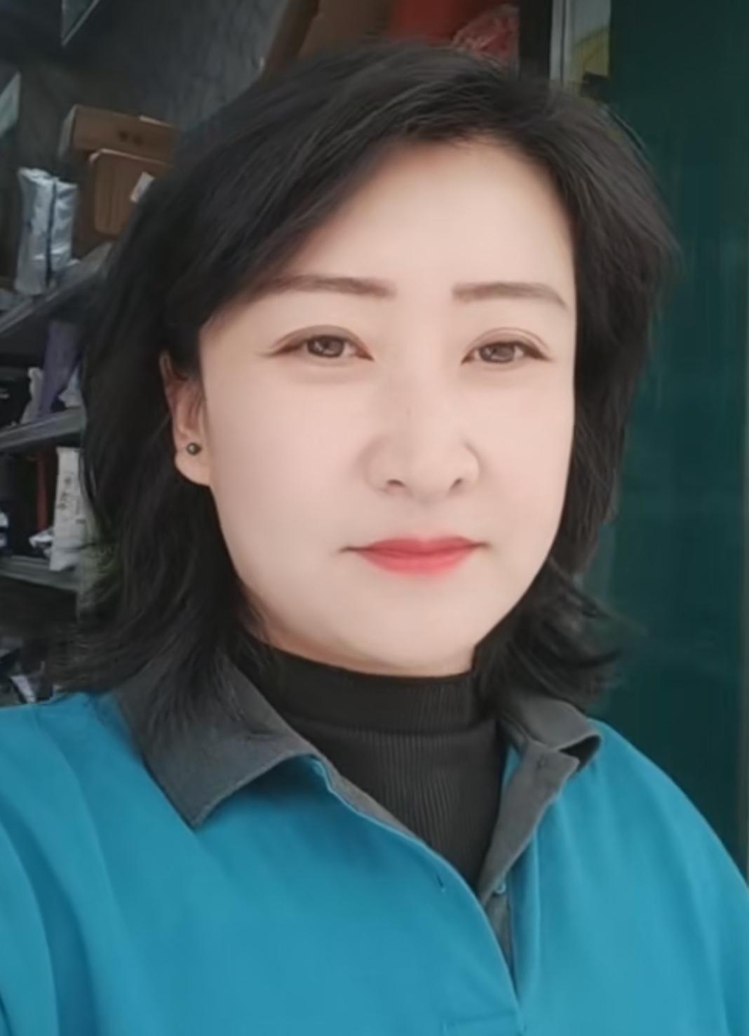 微笑面对每一天，保持自信与美丽！😊✨
