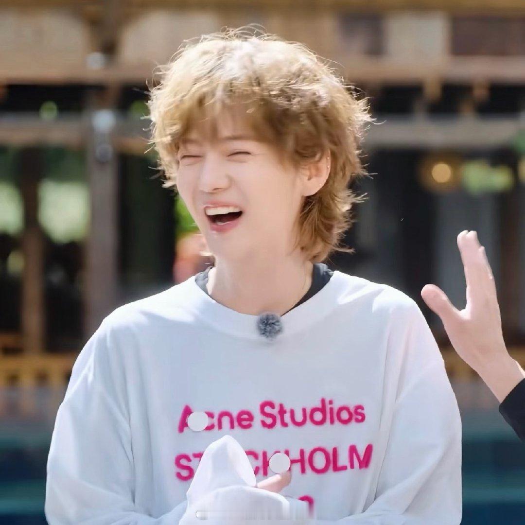 五哈给鹿晗录生日特辑鹿晗五哈涠洲岛录制生日特辑 哇哇哇哇，开始想象鹿晗和哥哥们一