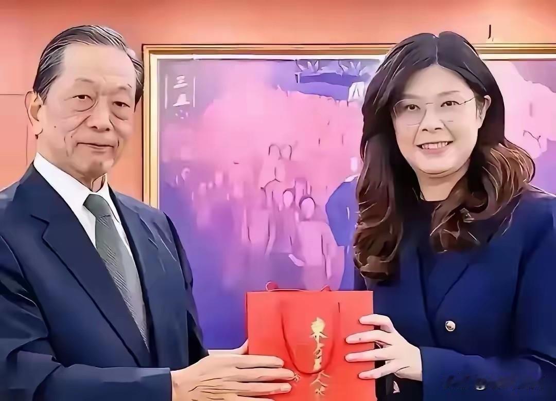 台湾国民党残余势力向日本政府捐款后不久，日本政府竟公然宣布恢复其当年侵华的邪恶旧