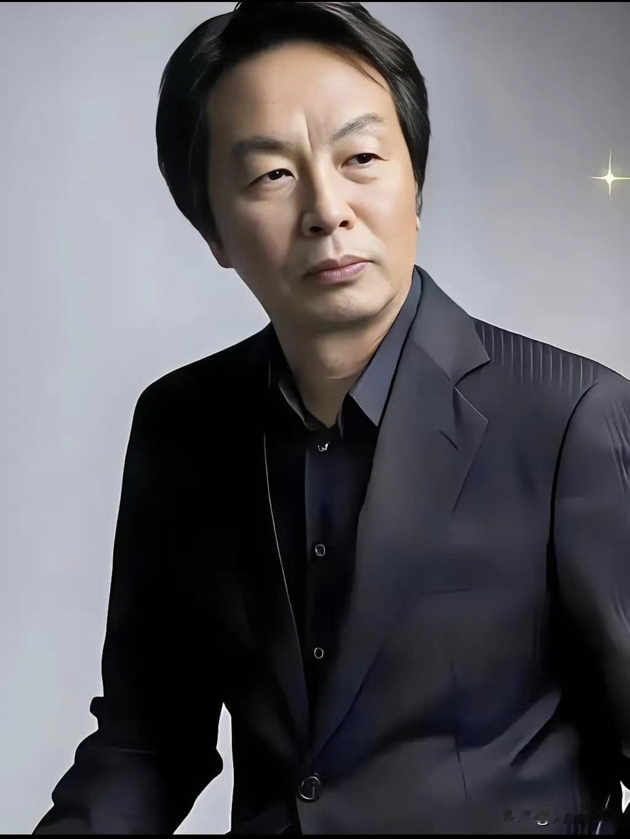 刘震云说：
“你话多，说明你蠢；
你话很多，说明你很蠢；
说话只有三个目的，
一