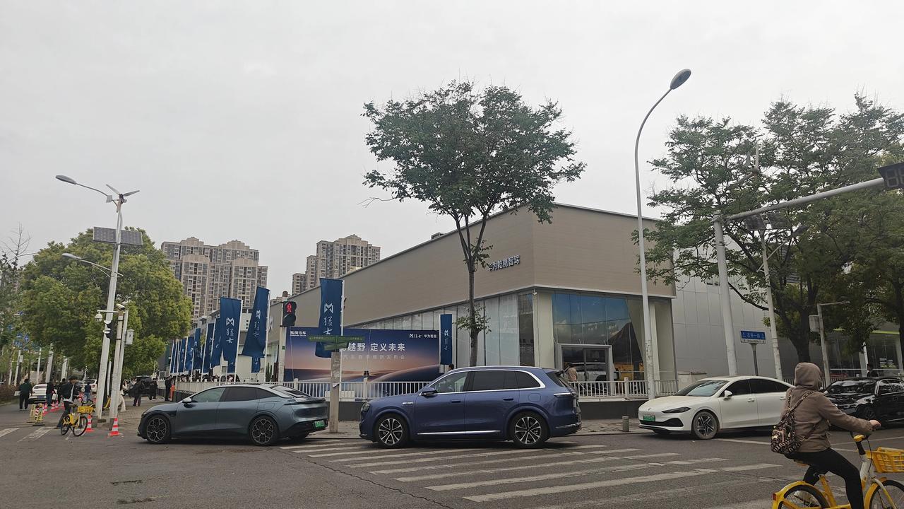 买车不纠结！
要面子一买宝马
想豪华一买奔驰
随大流一买比亚迪
要越野一买猛士M