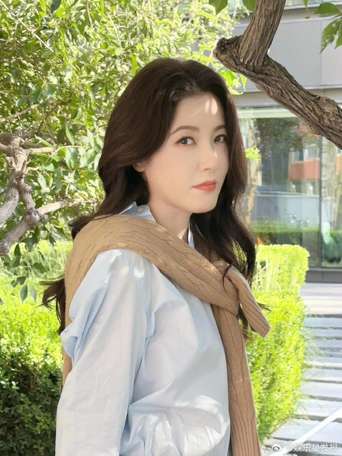 曾黎出发纽约时装周曾黎满49减30 出发纽约时装周，不敢相信这是快满49岁的状态