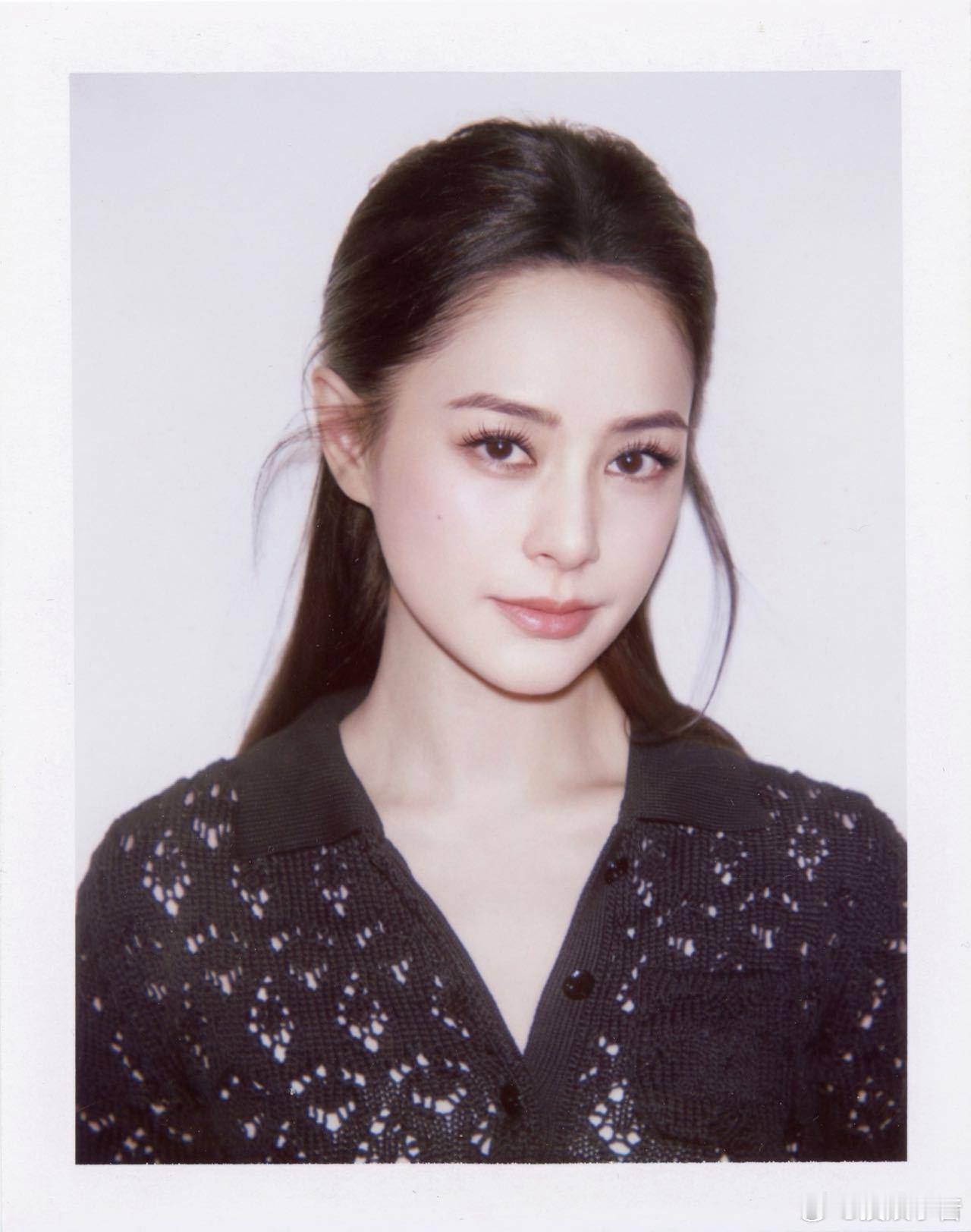 钟欣潼45岁状态终于等到的撕拉片！复古胶片质感氛围感拉满，状态好到发光，太美了！