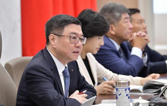 就在昨天，台当局宣布了...

12月26日，台当局宣布，即日起要通过《两岸人民