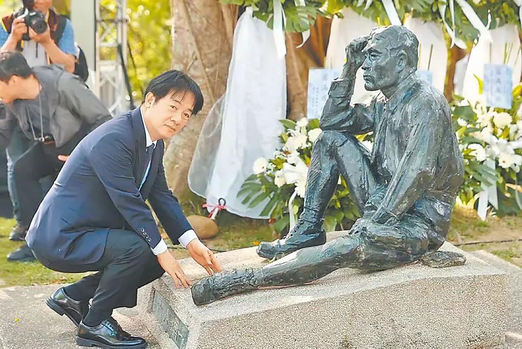 小赖子认贼作父！抗战胜利80年，他不讲抗战胜利，跟着他天皇讲终战，他不拜先烈，不