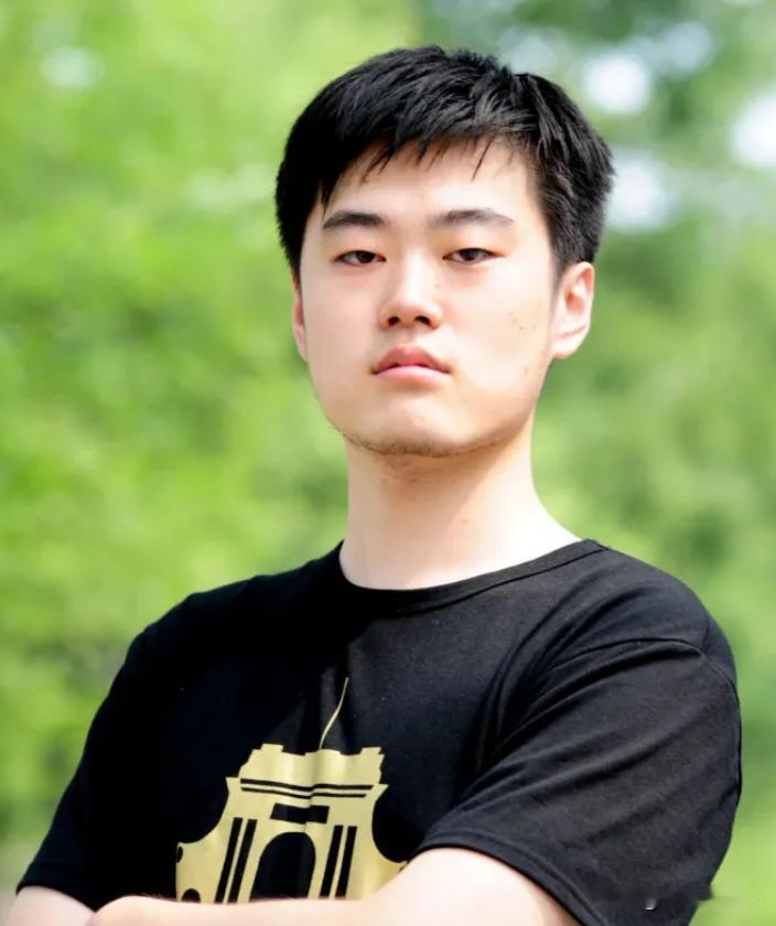 厉侃，90 后超级学霸，清华大学力学天才，美国西北大学博士，剑桥大学博士后，谢绝