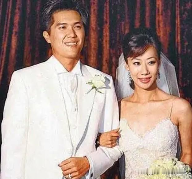 作为郭台铭的女儿，不需要挣钱，只需要好好花钱就行[笑哭][笑哭]
郭台铭与第一任