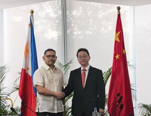 谈成了，菲律宾改口了。近日，菲律宾为了能够缓和关系，和中国进行了沟通交流，并当场