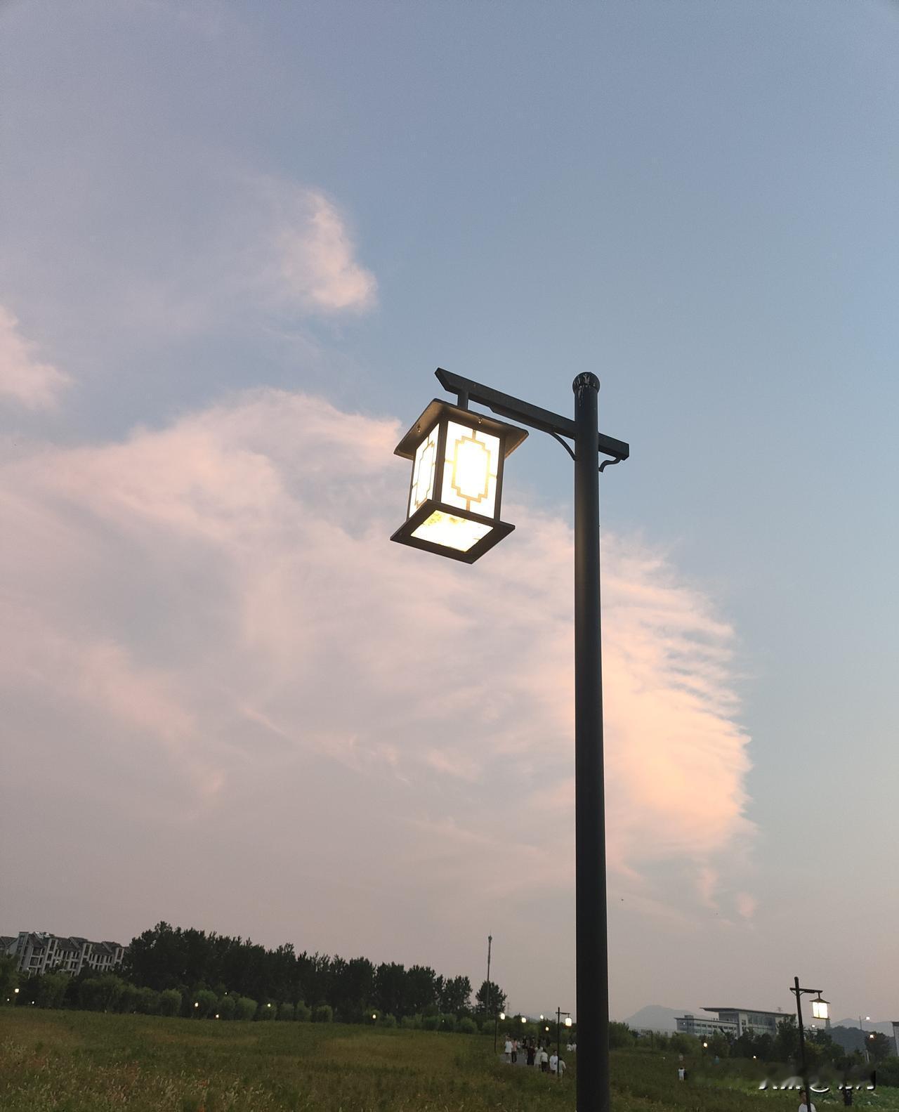 虽然现在离婚的人很多，但还是奉劝各位不要轻易离婚！

一、离婚后没有钱，真的会过