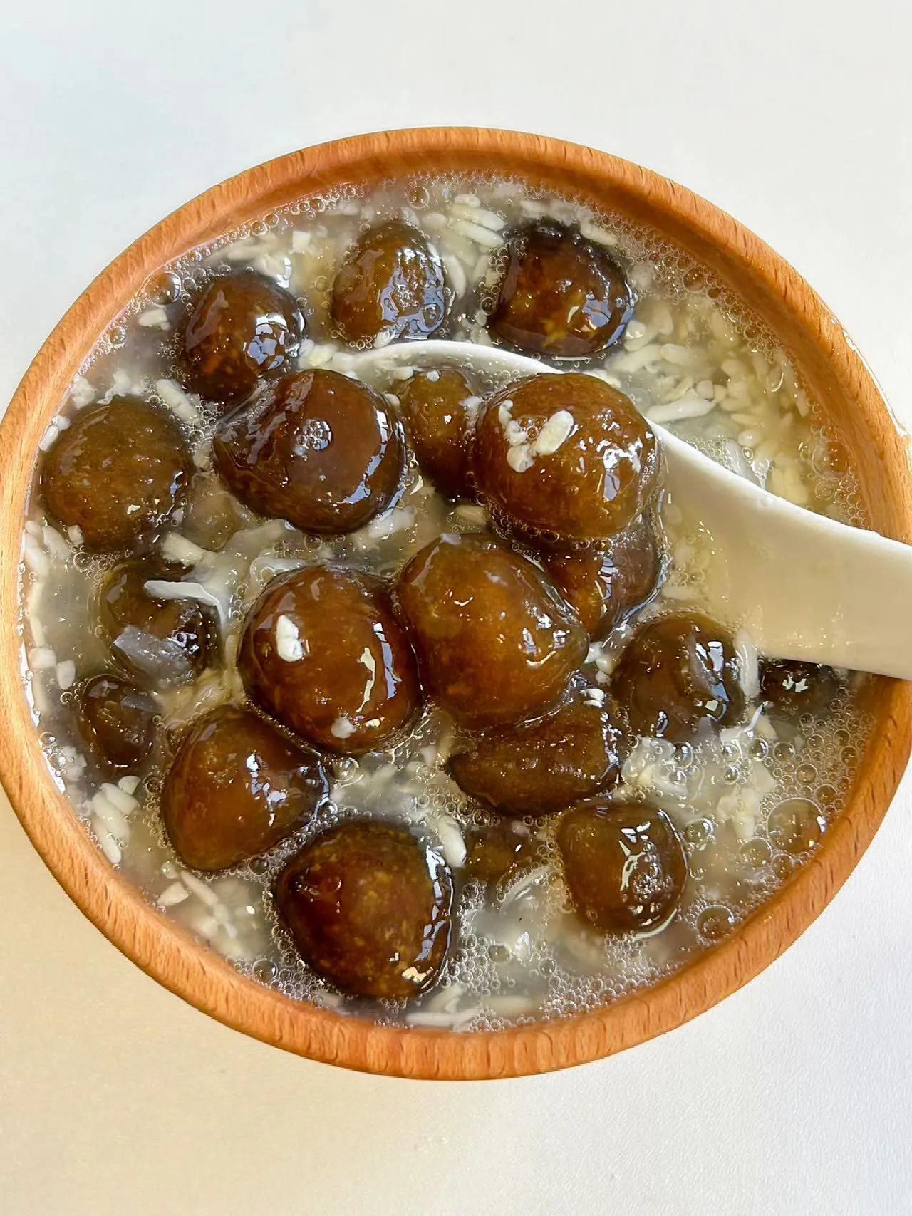 真心希望所有女生都能看见!
       姐妹们试试这个黑糖酒酿圆子！黑糖、酒酿