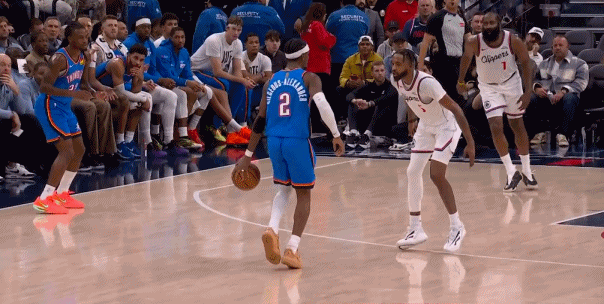 哈登被气炸了，快船107-126惨败雷霆，这场比赛哈登被卢指导操作的这一幕气炸了