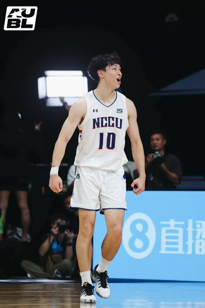 曝四川男篮卖状元签赚了百万四川男篮这笔状元签交易：收百万，花60万签四人，账面净
